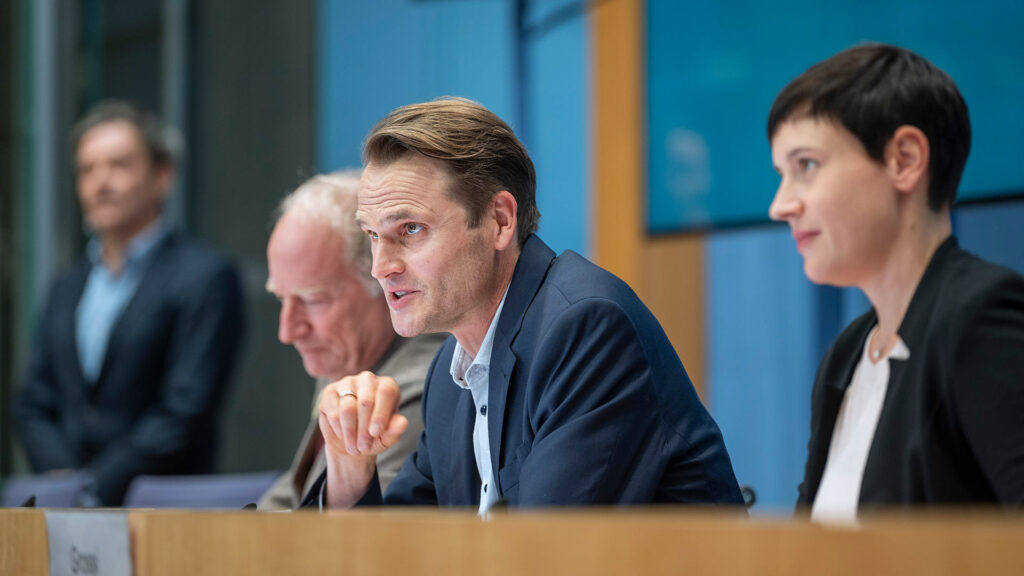  Fabian Hinrichs, Stefan Merki, Klara Pfeiffer, Foto: Falk Wenzel