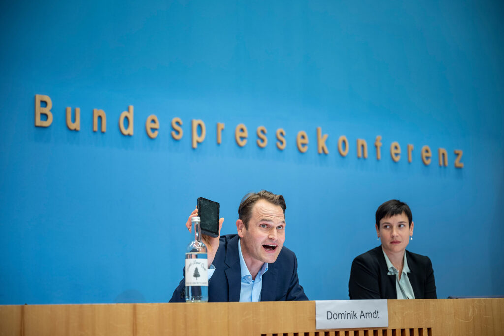  Fabian Hinrichs, Klara Pfeiffer, Foto: Falk Wenzel