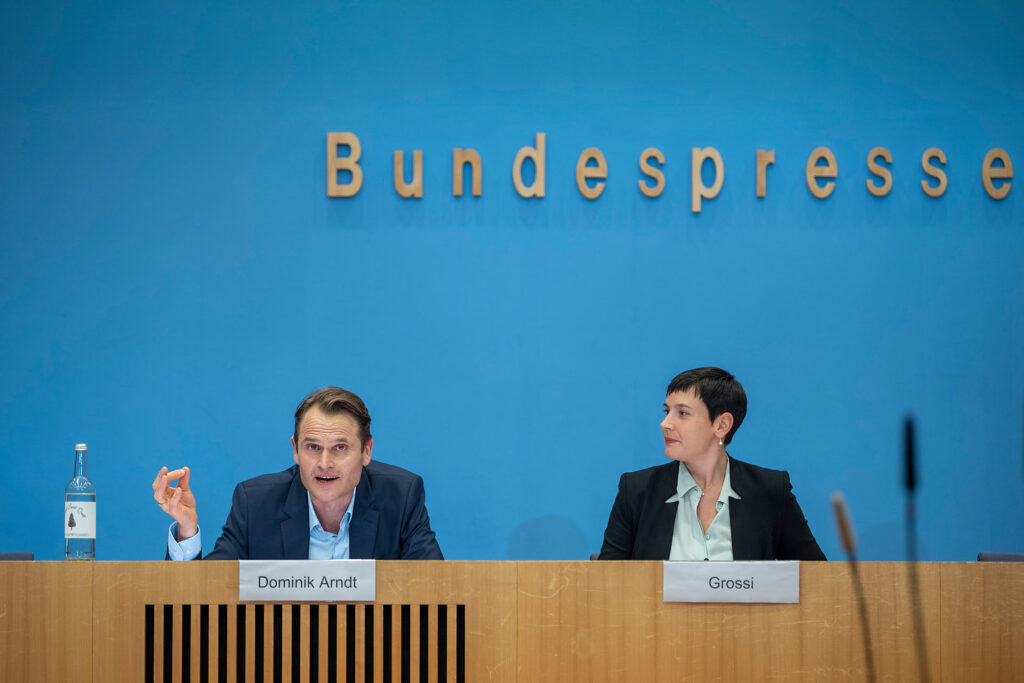  Fabian Hinrichs, Klara Pfeiffer, Foto: Falk Wenzel