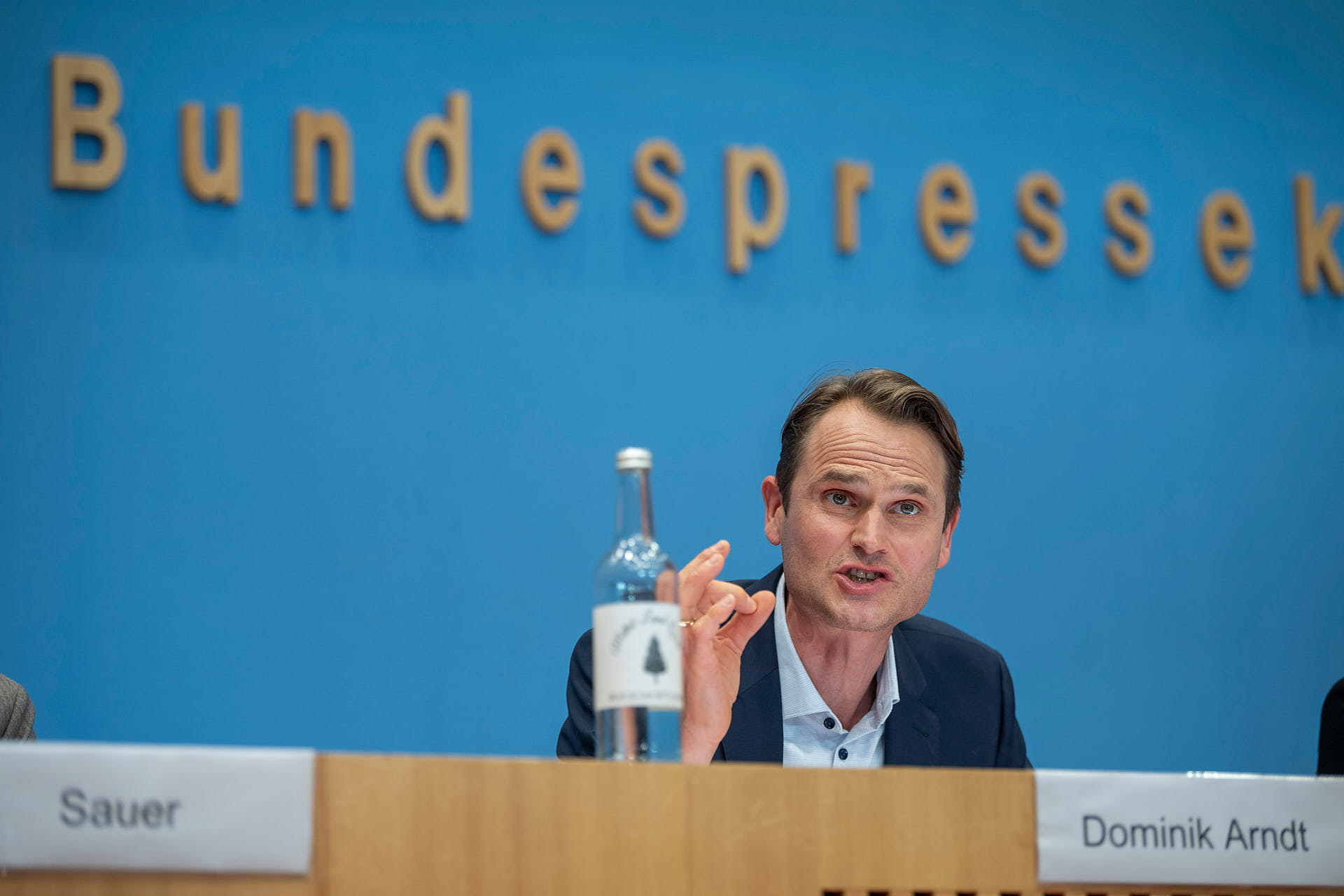 Ein Volksbürger, Fabian Hinrichs, 