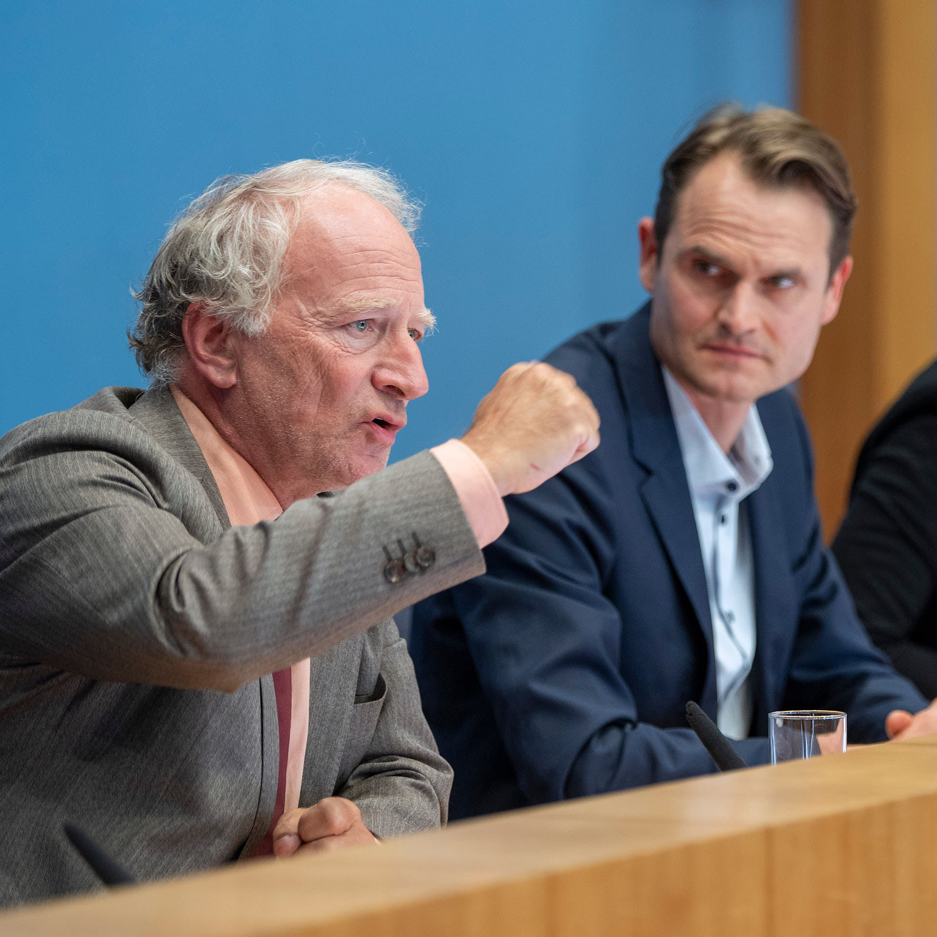 Ein Volksbürger, Stefan Merki, Fabian Hinrichs, 