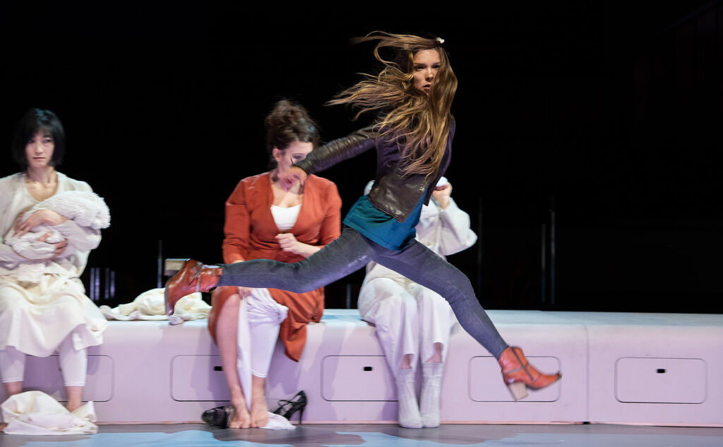  Ekaterina Bazhanova, Yui Kawaguchi, Sarah Laulan, Foto: Monika Rittershaus